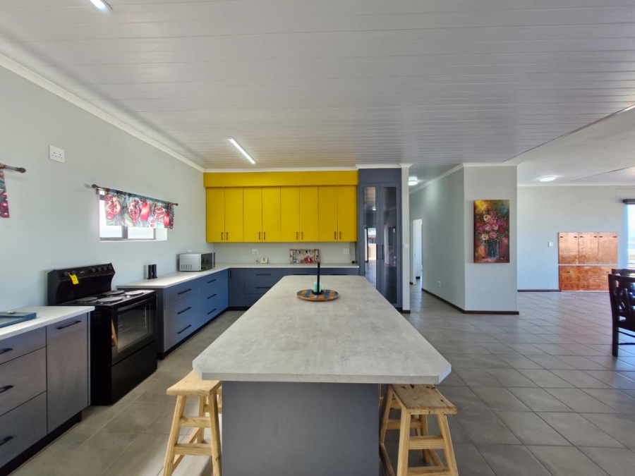 5 Bedroom Property for Sale in Stilbaai Oos Western Cape